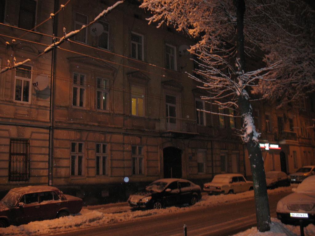 Flat On Sheptytskykh Apartamento Lviv Exterior foto