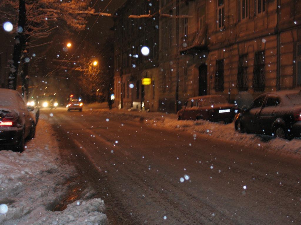 Flat On Sheptytskykh Apartamento Lviv Exterior foto
