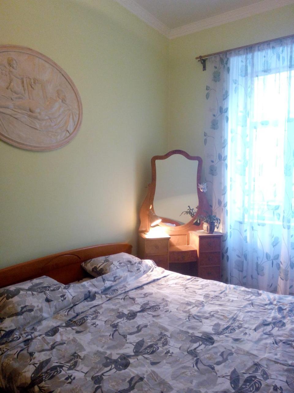 Flat On Sheptytskykh Apartamento Lviv Exterior foto