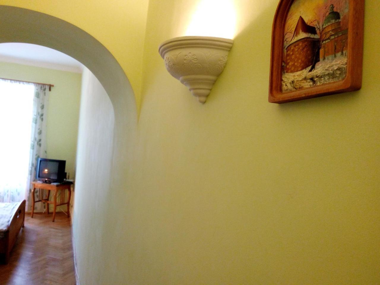 Flat On Sheptytskykh Apartamento Lviv Exterior foto