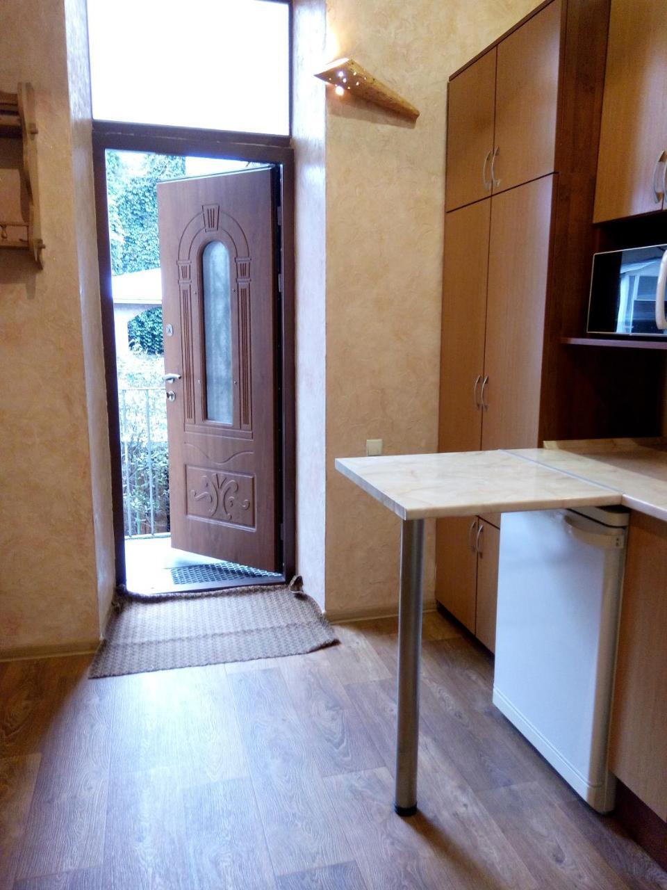 Flat On Sheptytskykh Apartamento Lviv Exterior foto