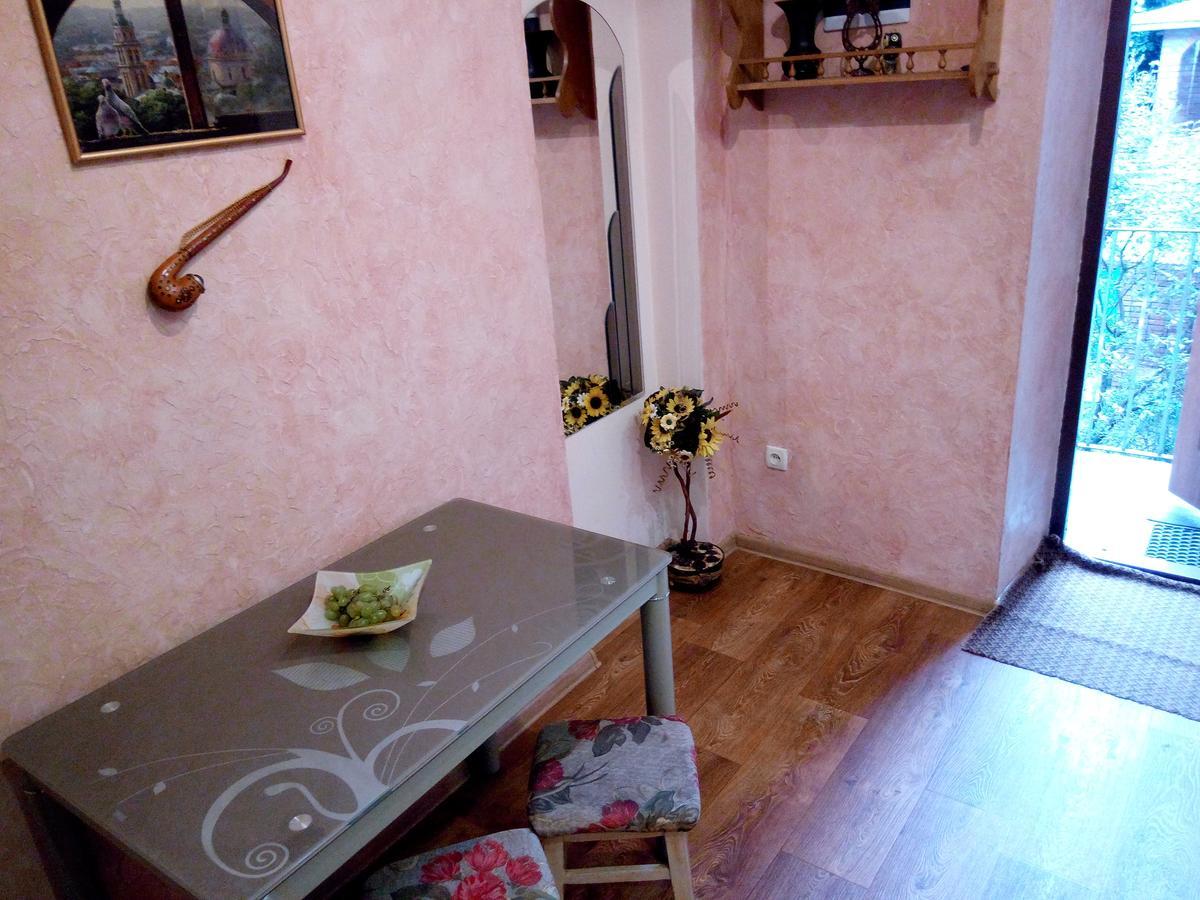 Flat On Sheptytskykh Apartamento Lviv Exterior foto