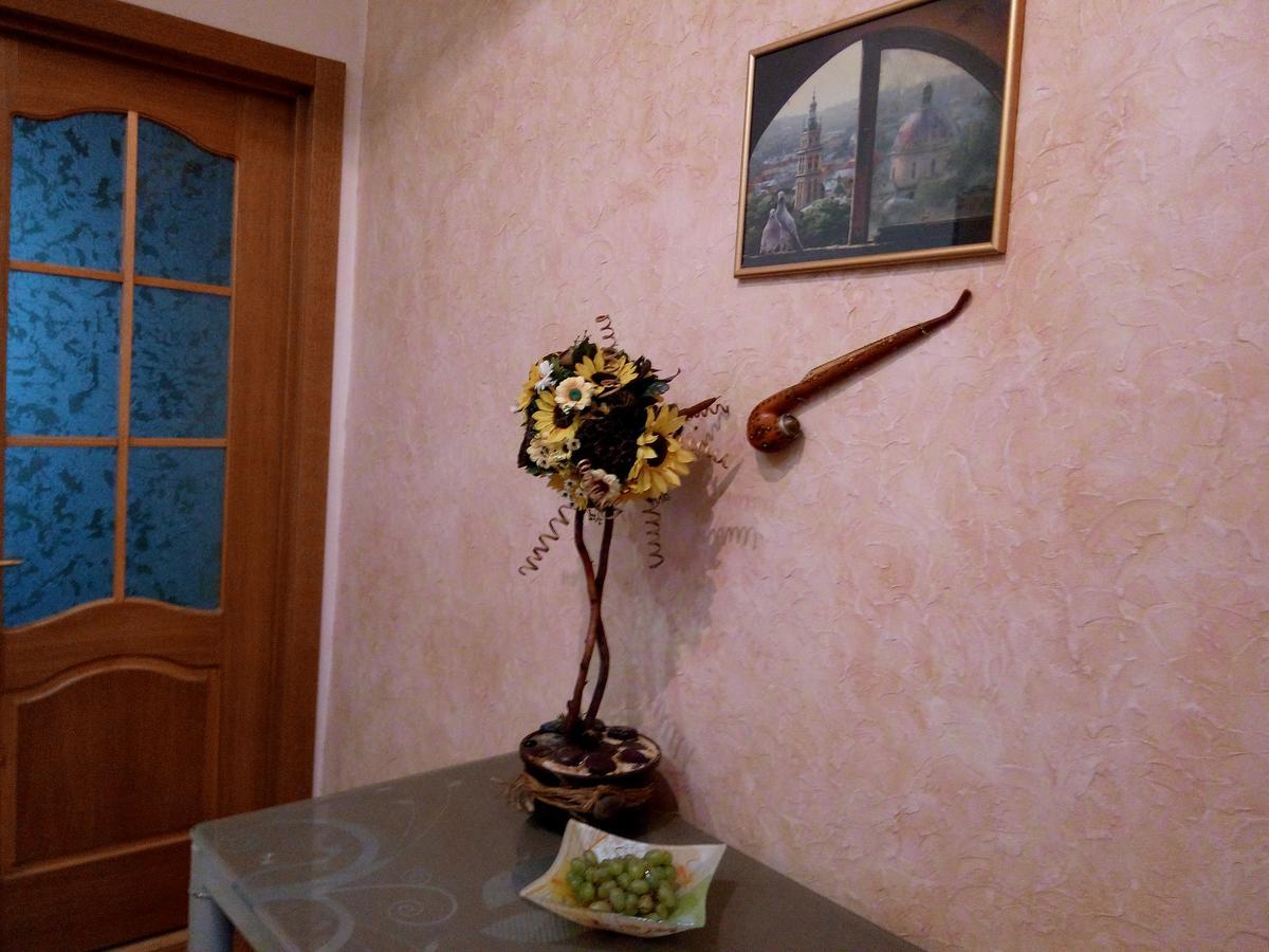 Flat On Sheptytskykh Apartamento Lviv Exterior foto