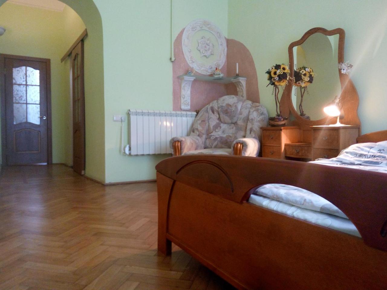 Flat On Sheptytskykh Apartamento Lviv Exterior foto